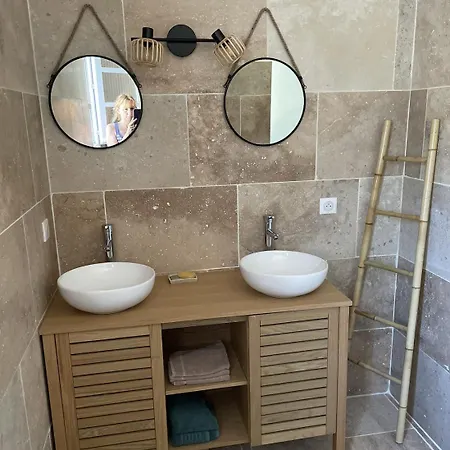 Maison Entierement Renovee A 10 Mn De La *